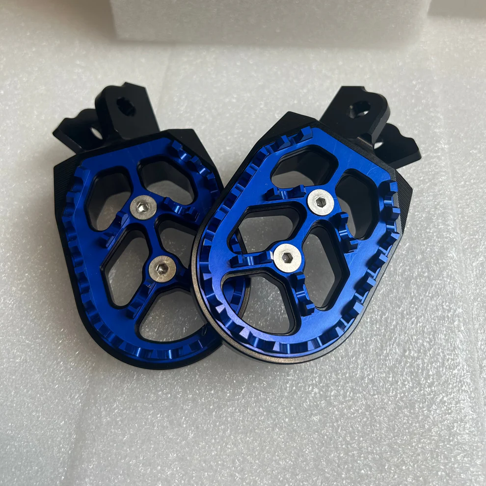 IMG_1473 EMX Light-Bee Foot pegs - Image 1